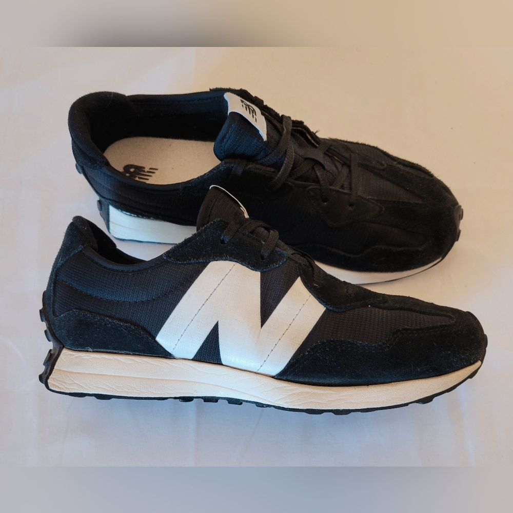 New Balance 327 Casual Sneakers| Black and White|8.5 Women's/Youth 7